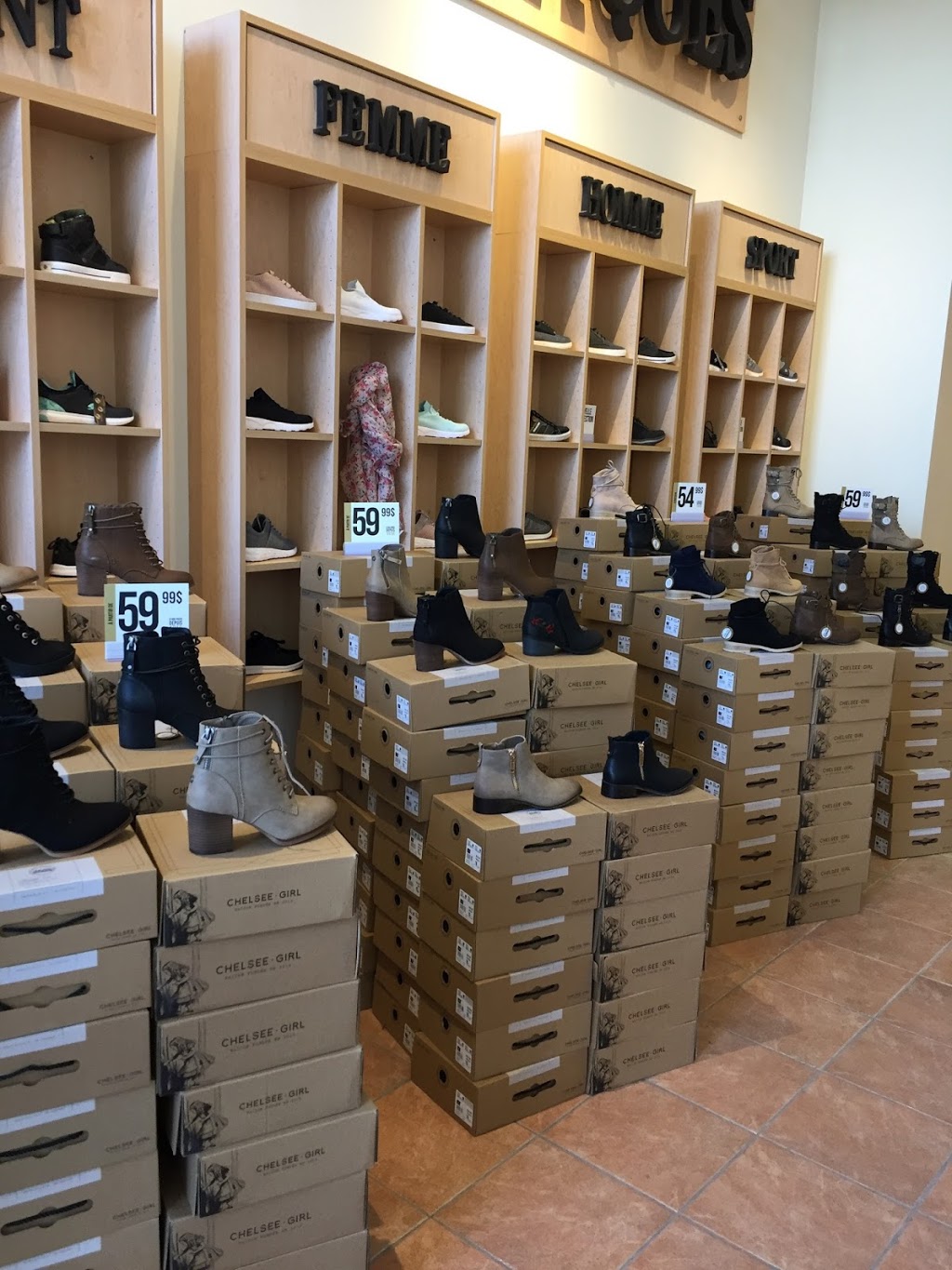 Chaussures Yellow | 1485 Boulevard Saint-Bruno, Saint-Bruno-de-Montarville, QC J3V 6J1, Canada | Phone: (450) 461-3428