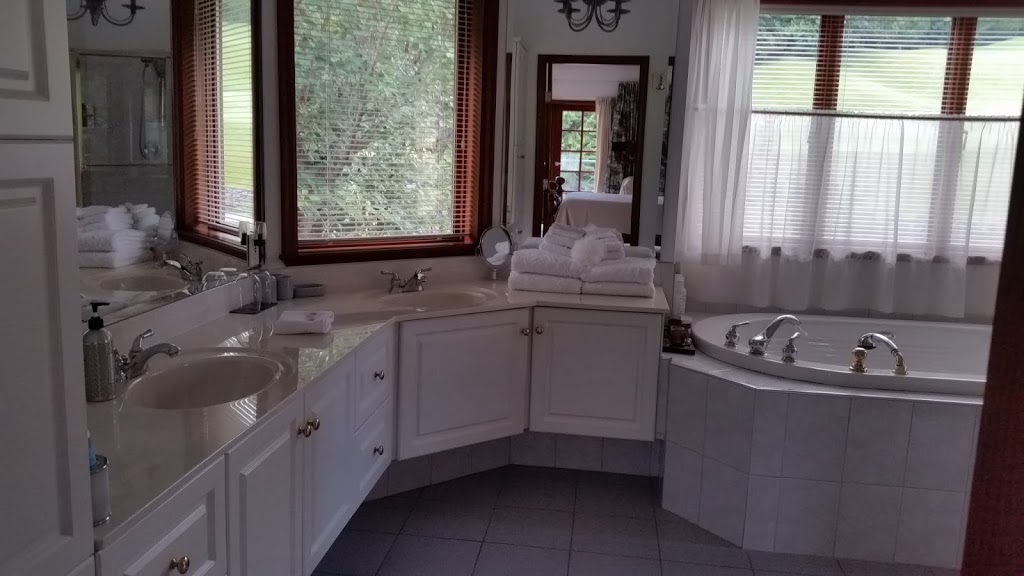 Furry Creek Bed & Breakfast | 255 Furry Creek Dr, Furry Creek, BC V0N 3Z2, Canada | Phone: (604) 896-0082