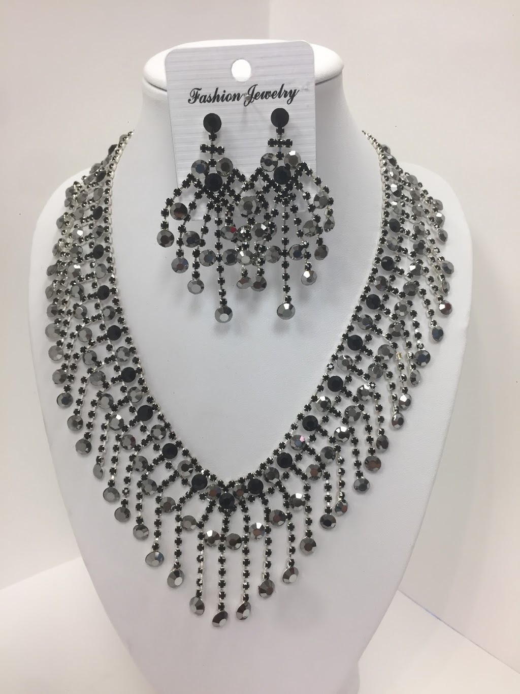 Mystique Jewelry | 2150 Burnhamthorpe Rd W, Mississauga, ON L5L 3A2, Canada | Phone: (905) 828-1234