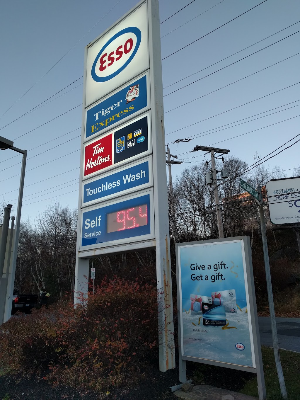 ROTARY ESSO | 7151 Chebucto Rd, Halifax, NS B3L 1N5, Canada | Phone: (902) 453-4981