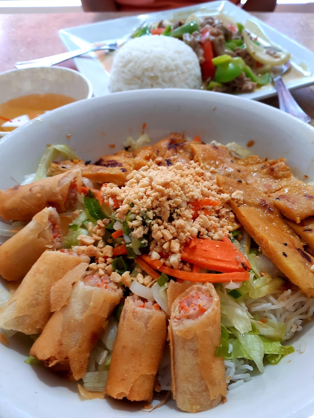 Golden Bell Saigon Restaurant | 1112 17 Ave SW, Calgary, AB T2T 0B4, Canada | Phone: (403) 452-8803