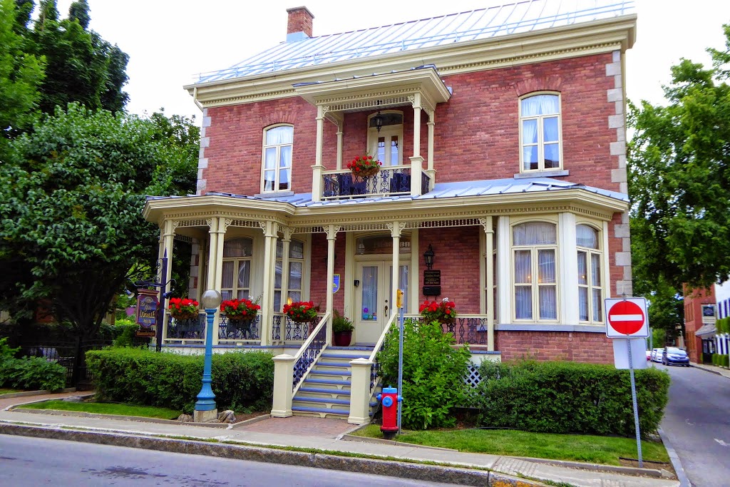 Gîte Loiselle | 836 rue Des Ursulines, Trois-Rivières, QC G9A 5B9, Canada | Phone: (819) 375-2121