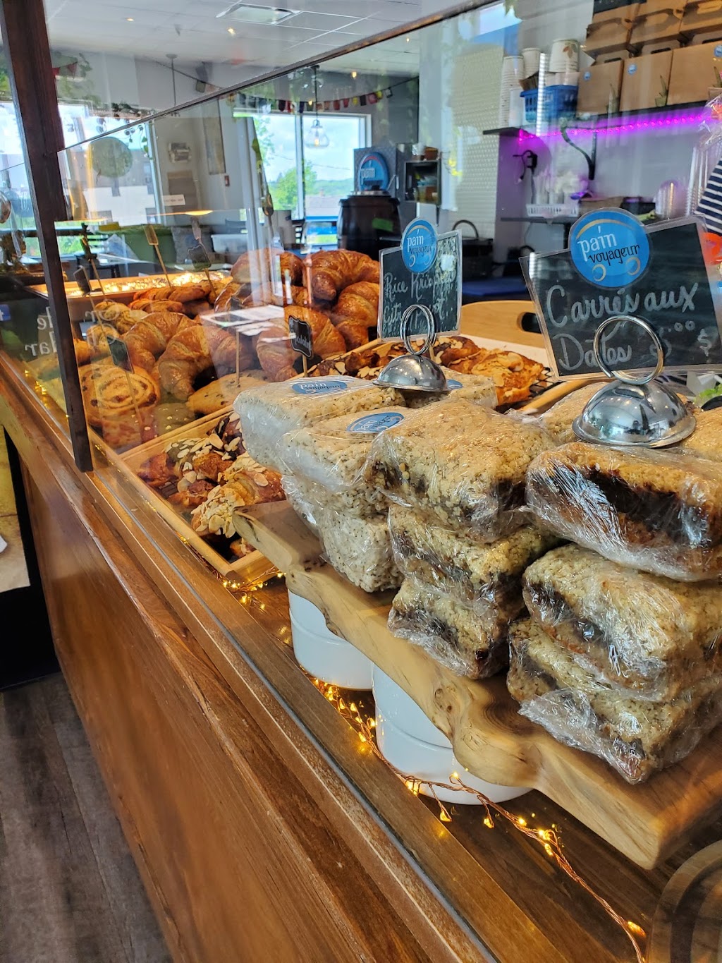 Café Pain Voyageur | 369 Rue King E, Sherbrooke, QC J1G 1A8, Canada | Phone: (819) 566-1111