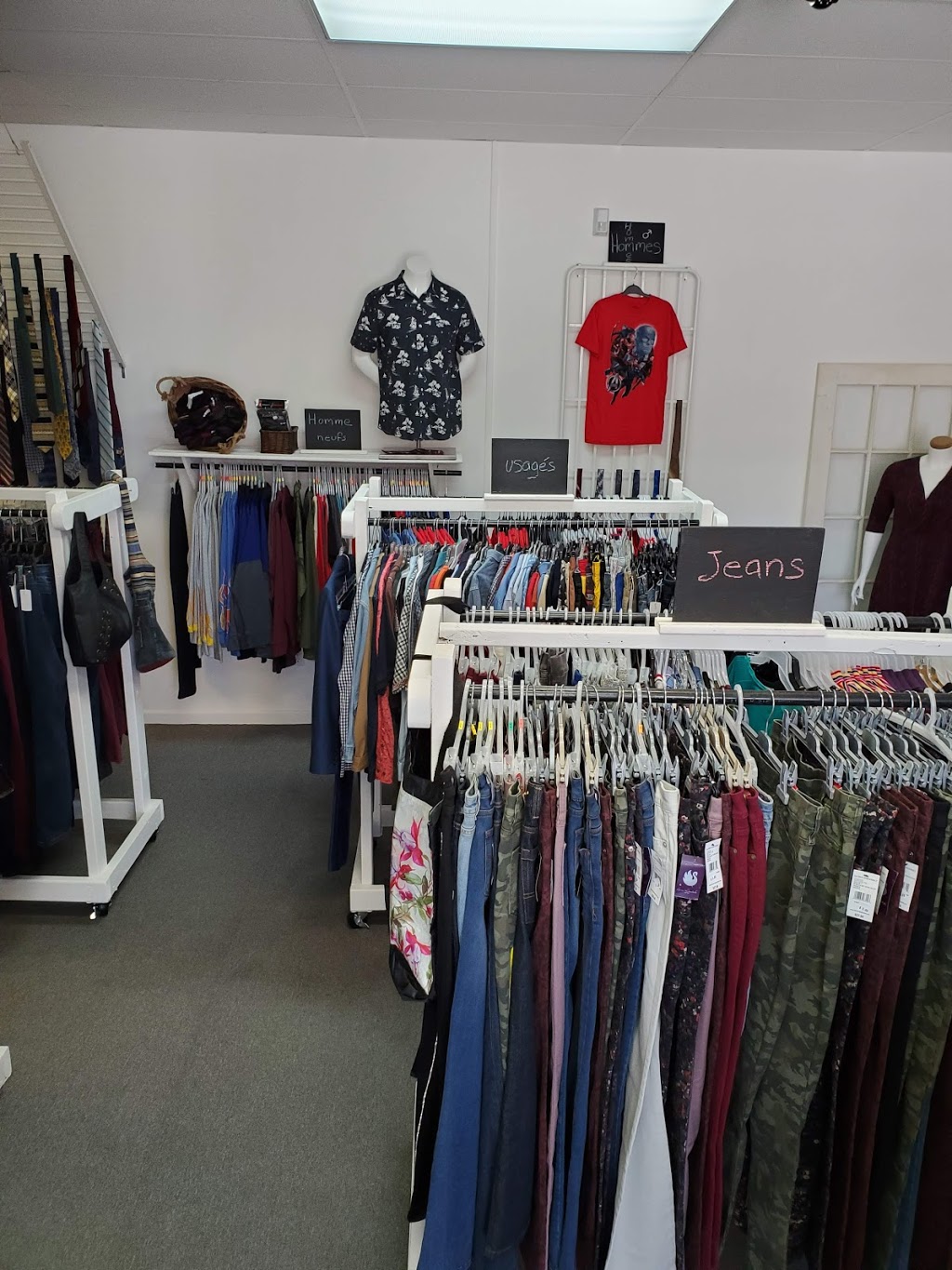 Friperie et Créations Multi-Look | 602 Rue du Sud 102 suite, Cowansville, QC J2K 2Y1, Canada | Phone: (450) 815-1681