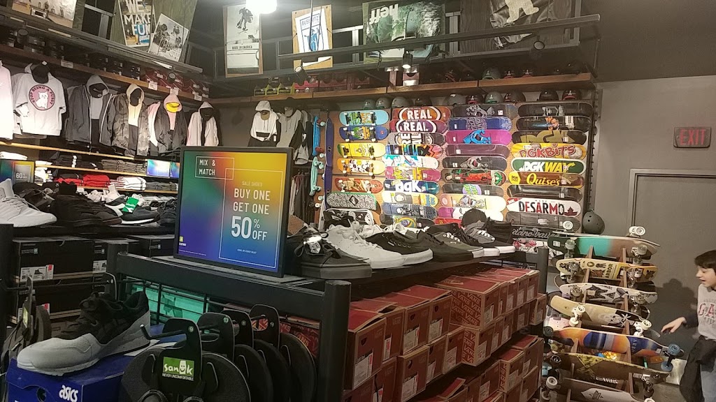 Zumiez | 13850 Steeles Ave #218, Halton Hills, ON L7G 0J1, Canada | Phone: (905) 864-8685