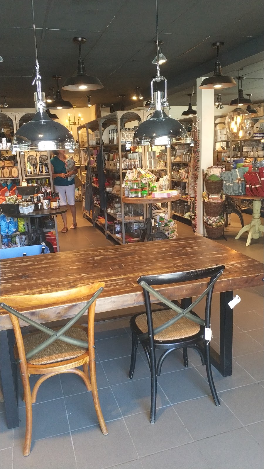 Val-David General Store | 2475 Rue de lÉglise, Val-David, QC J0T 2N0, Canada | Phone: (819) 320-0160