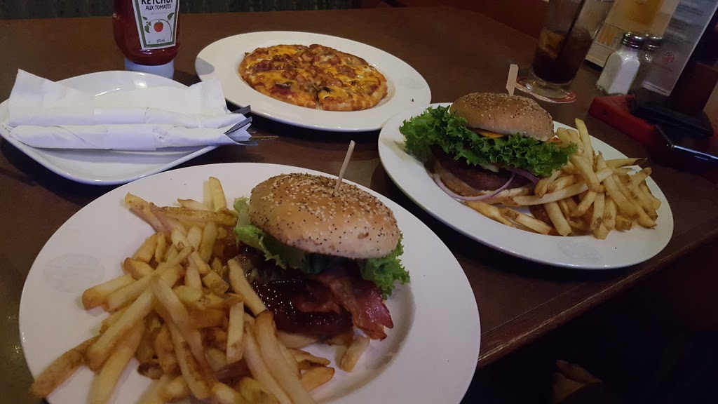 Boston Pizza | 2517 Portage Ave, Winnipeg, MB R3J 0P1, Canada | Phone: (204) 925-4101