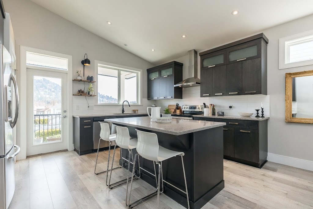 movingonwithdon.com | 3033 Immel St, Abbotsford, BC V2S 1A5, Canada | Phone: (604) 378-2325