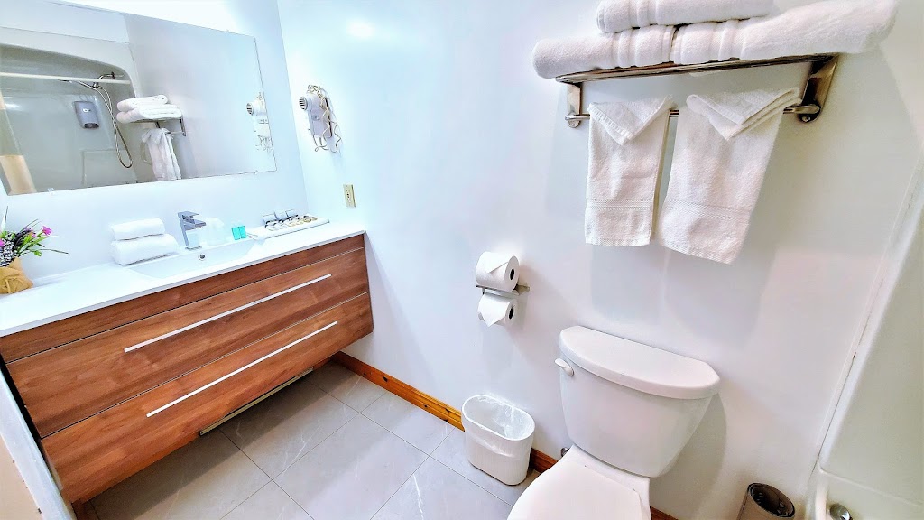Knights Inn Colonial Fireside Inn | 1350 Pembroke St W, Pembroke, ON K8A 7A3, Canada | Phone: (613) 732-3623