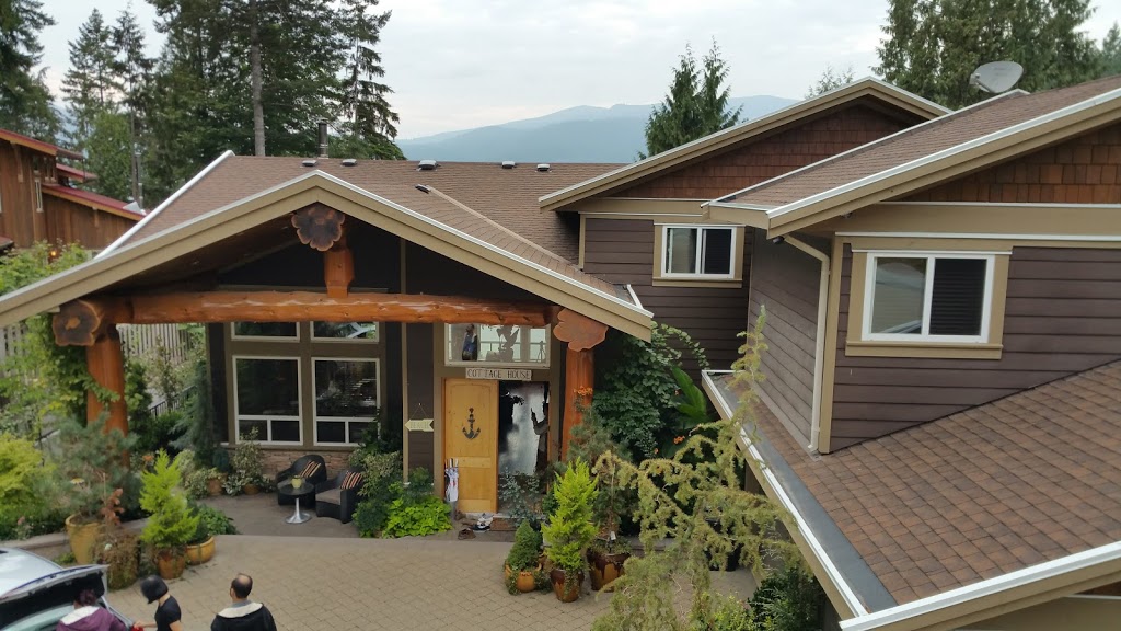 Sunshine coast waterfront vacation rental | 7477 Sechelt Inlet Rd, Sechelt, BC V0N 3A4, Canada | Phone: (604) 793-5121