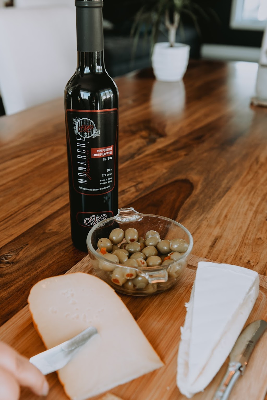 Vignoble J.O. Montpetit & Fils | 396 Chem. Saint-Louis, Saint-Étienne-de-Beauharnois, QC J0S 1S0, Canada | Phone: (450) 395-1122