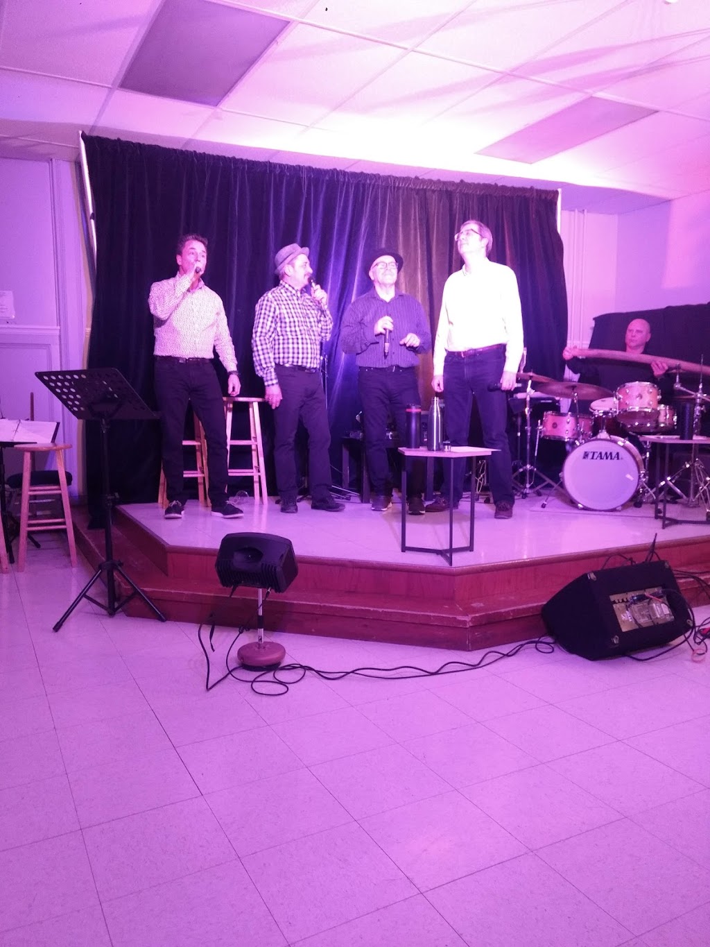 Acoustic blend café | 86 Homewood Ave, Hamilton, ON L8P 2M4, Canada | Phone: (416) 565-9490