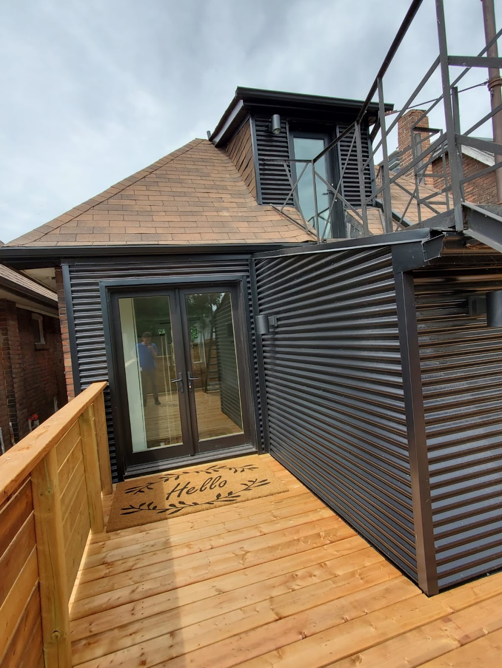 Ontario Siding & Gutter Contractors | Toronto | 39 Annie Craig Dr Suite 703, Toronto, ON M8V 0H1, Canada | Phone: (416) 640-3250