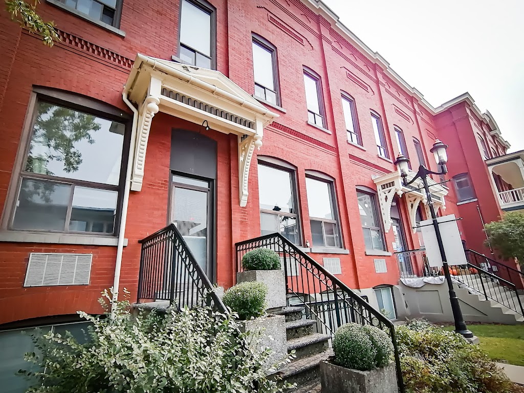 Hôtel de ville | 477 Rue de lHotel-de-Ville, Farnham, QC J2N 2H3, Canada | Phone: (450) 293-3178