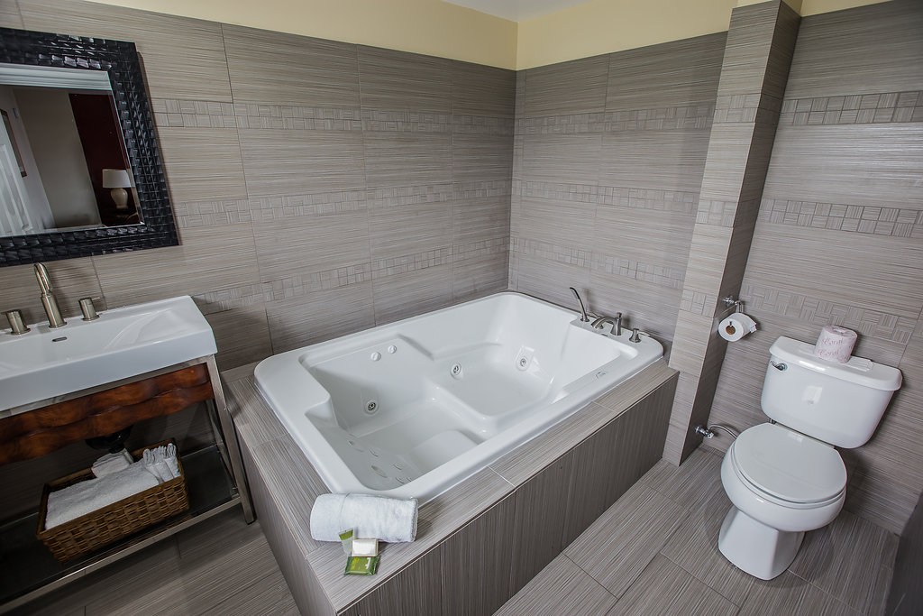 Saxony Motel | 521 Grand Ave E, Chatham, ON N7L 3Z2, Canada | Phone: (519) 354-4881