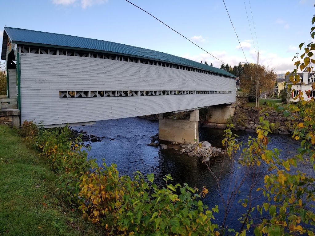 Restaurant L Est Anse Ciel | 150 QC-170, LAnse-Saint-Jean, QC G0V 1J0, Canada | Phone: (418) 272-4004