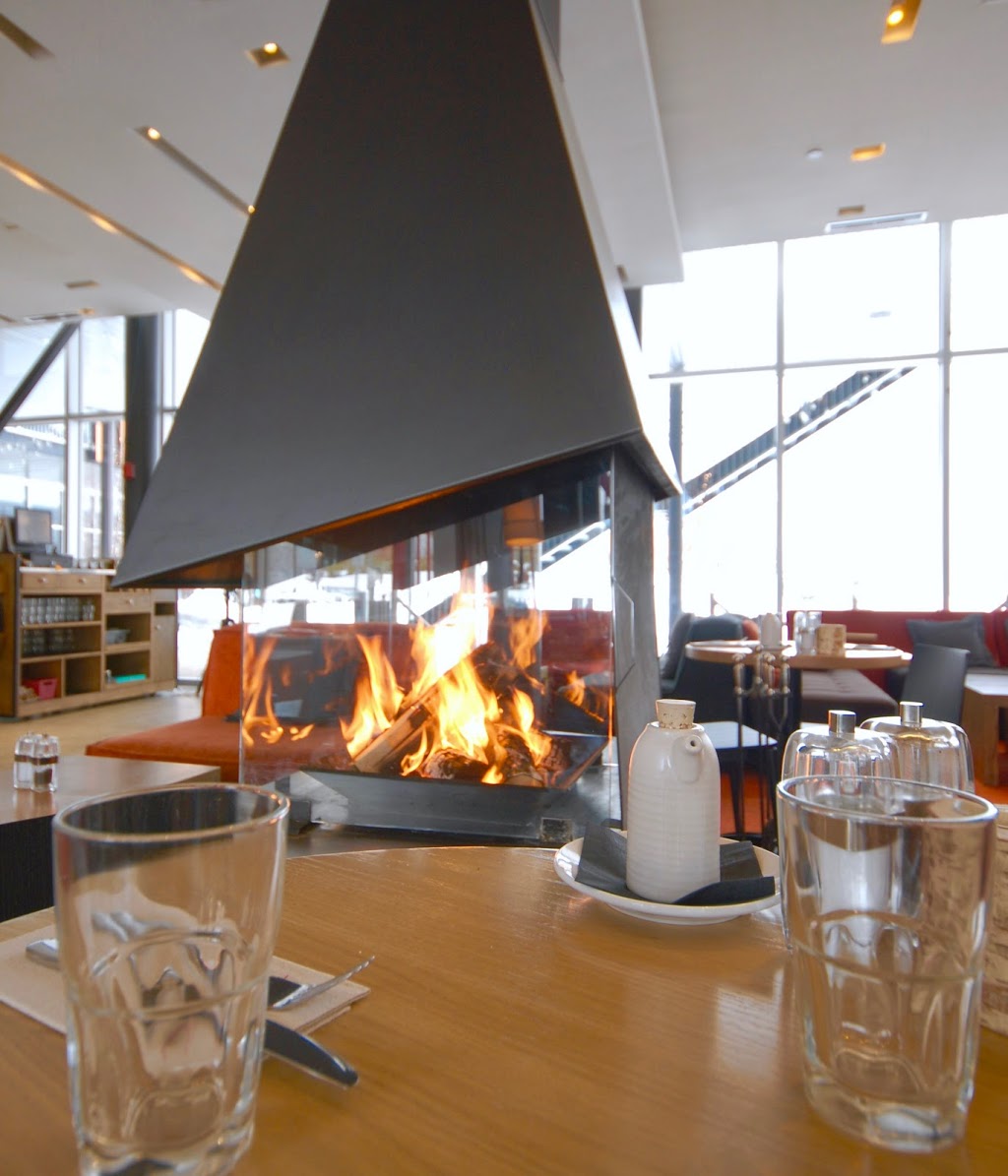 Restaurant Le Bercail | 50 Rue de la Ferme, Baie-Saint-Paul, QC G3Z 0G2, Canada | Phone: (844) 240-4700