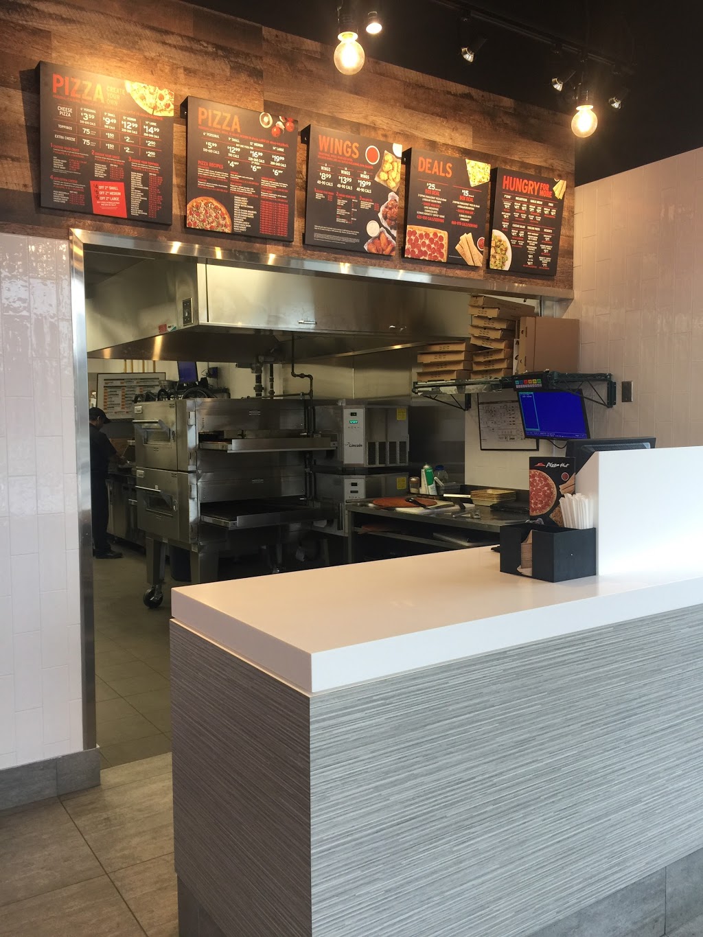 Pizza Hut | 1480 Major Mackenzie Dr E, Richmond Hill, ON L4S 0A1, Canada | Phone: (905) 737-6161