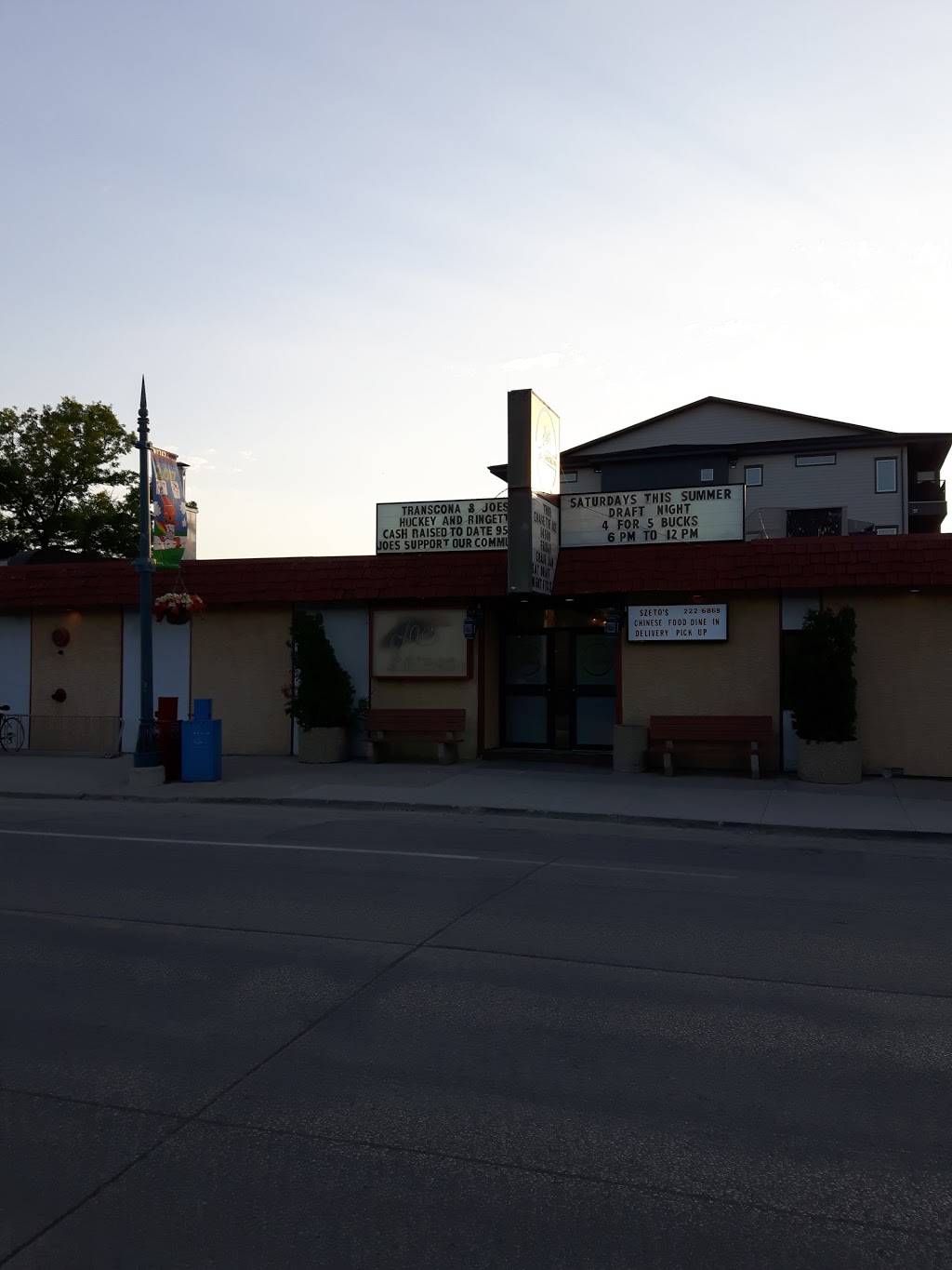 Pandora Inn | 103 Bond St, Winnipeg, MB R2C 1N6, Canada | Phone: (204) 222-0571