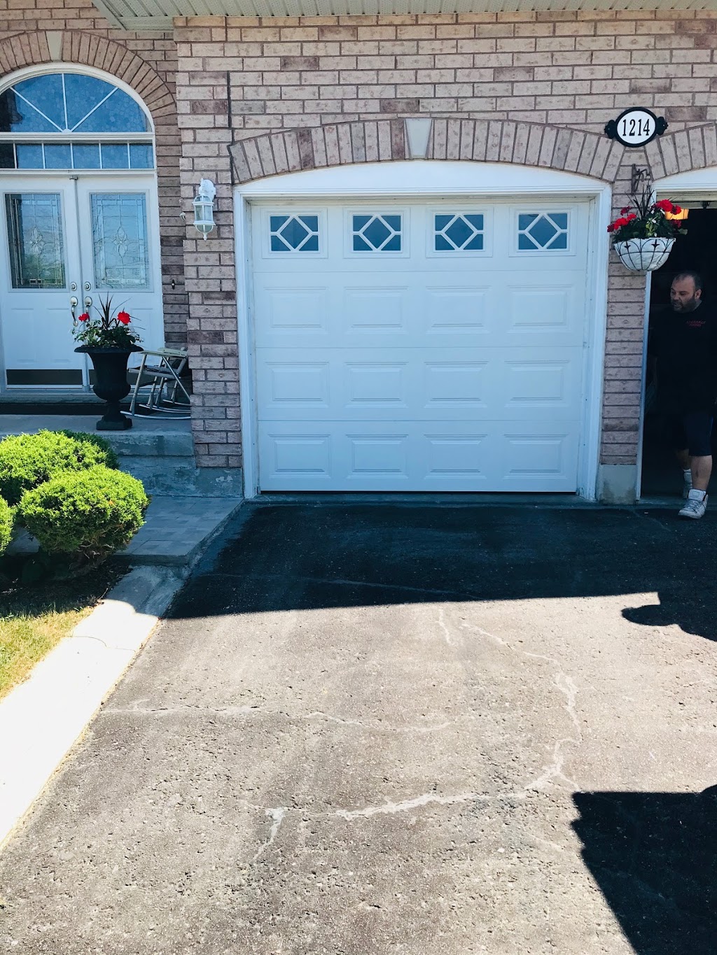 AJ Garage Doors | 109 Essa Rd, Barrie, ON L4N 3K8, Canada | Phone: (705) 717-2078
