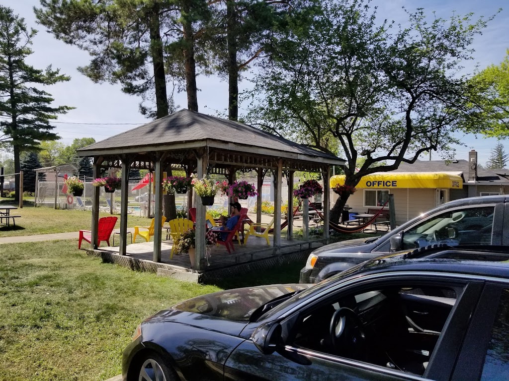 Wasaga Beach Inn And Cottages | 159 Main St, Wasaga Beach, ON L9Z 2L3, Canada | Phone: (705) 429-2535