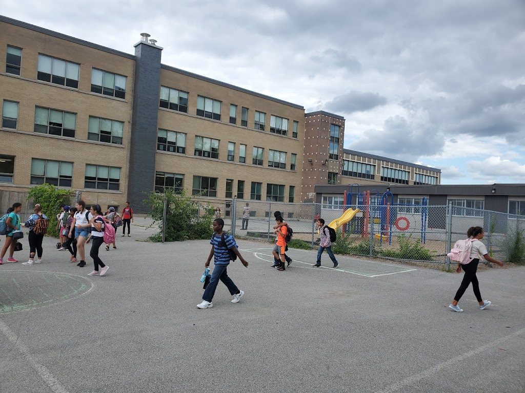 School François-De-Laval | 12050 Ave de Bois-de-Boulogne, Montreal, QC H3M 2X9, Canada | Phone: (514) 596-5540