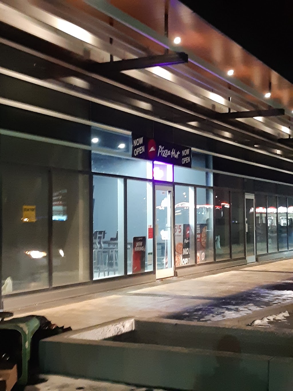 Pizza Hut | 334 Queen St S, Bolton, ON L7E 4Z8, Canada | Phone: (905) 533-4040