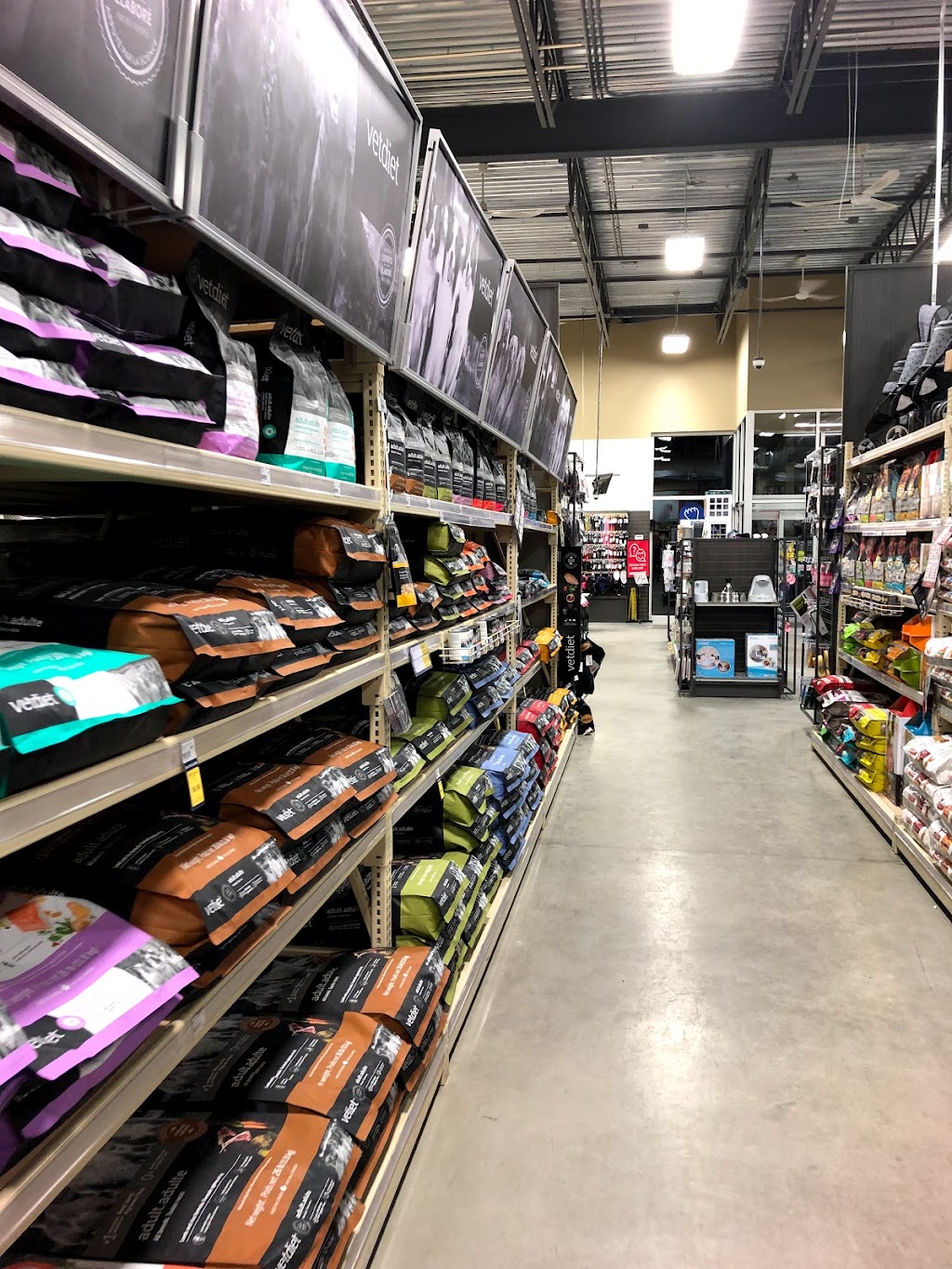 Mondou | 219 Bd Saint-Jean-Baptiste, Châteauguay, QC J6K 3B9, Canada | Phone: (450) 692-4042