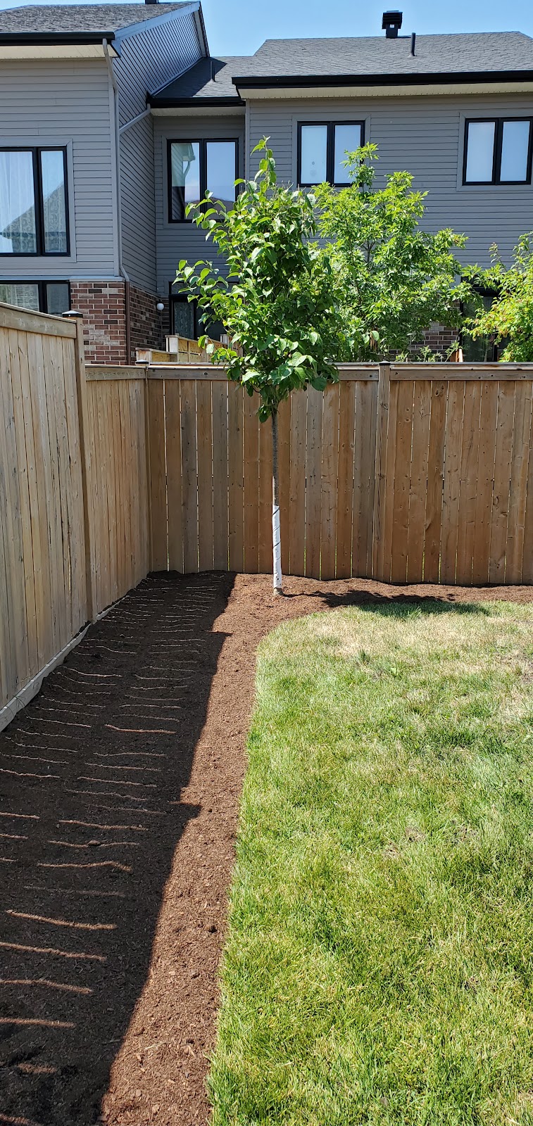 Hansen Landscaping Lawn And Gardens Ltd | 2729 Stevenage Dr, Ottawa, ON K1G 3N2, Canada | Phone: (613) 260-8175