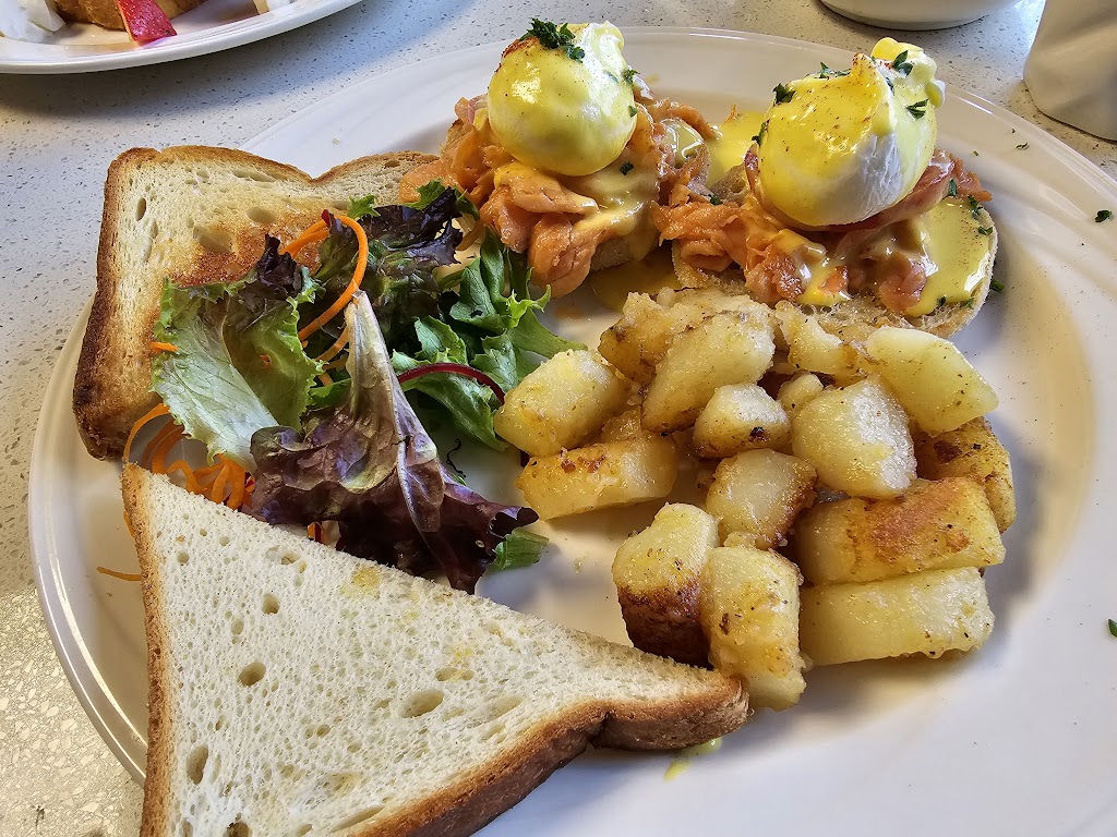 Bella Vista Restaurant | 270 Esplanade Ave, Harrison Hot Springs, BC V0M 1K0, Canada | Phone: (604) 491-9198