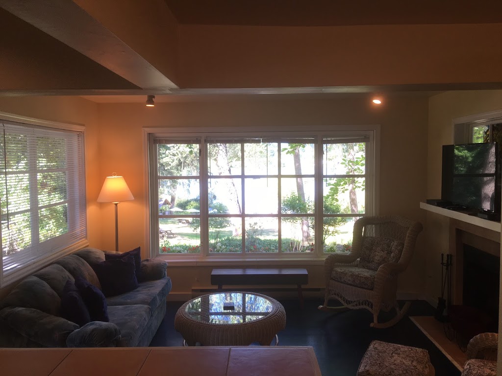 Lakeshore on Salt Spring | 175 Suffolk Rd, Salt Spring Island, BC V8K 1L9, Canada | Phone: (250) 537-2214