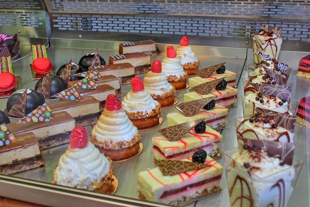 Laurent Pages pâtisserie chocolaterie | 1436 Boulevard Curé-Labelle, Blainville, QC J7C 2P1, Canada | Phone: (450) 434-8149