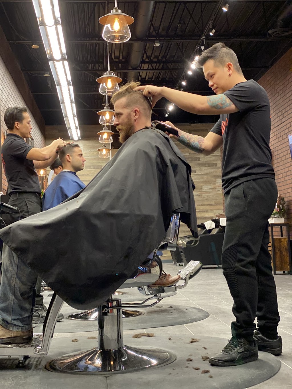 Upperkuts | 2090 Robertson Rd, Nepean, ON K2H 8V5, Canada | Phone: (613) 695-2020