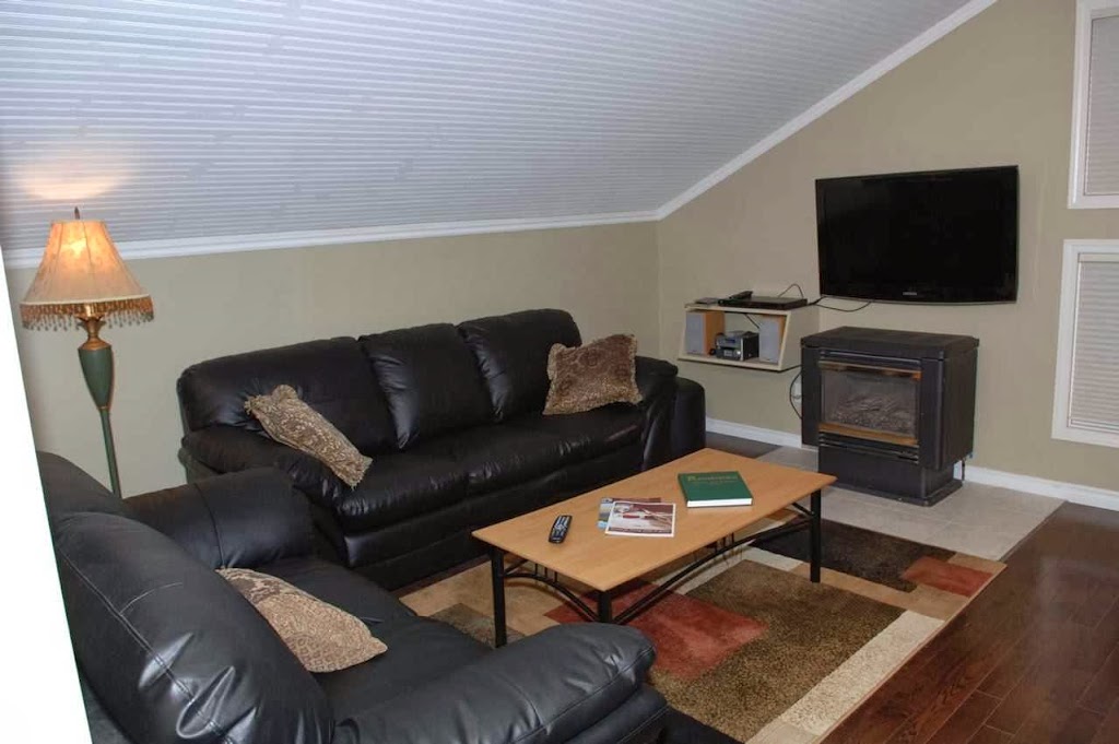 Powder Pillow Bed and Breakfast | 1103 Pine Ridge Crescent, Revelstoke, BC V0E 2S1, Canada | Phone: (250) 200-0388