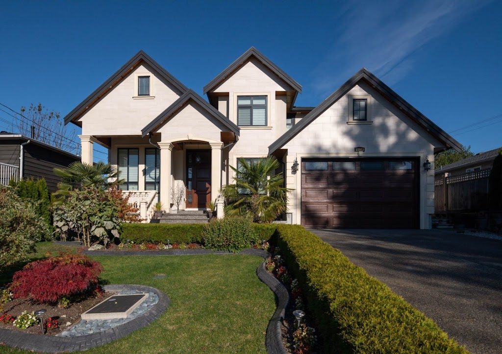 La Bella Homes | 11583 76 Ave, Delta, BC V4C 1K7, Canada | Phone: (778) 862-4912