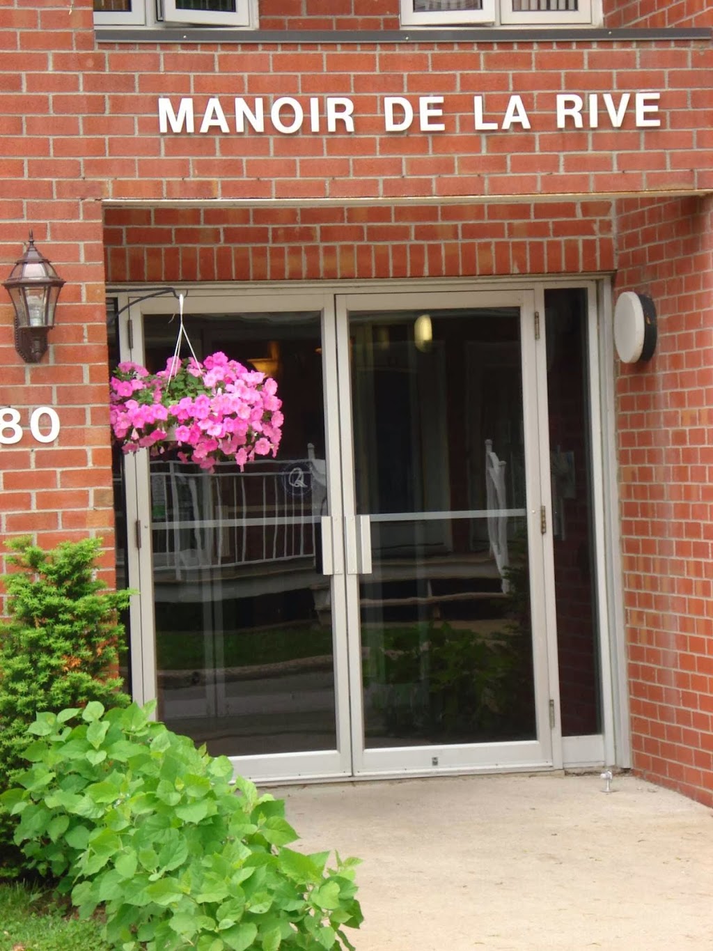 Manoir de la Rive | 80 Rue Saint Joseph, Terrebonne, QC J6W 2Y3, Canada | Phone: (450) 492-2144