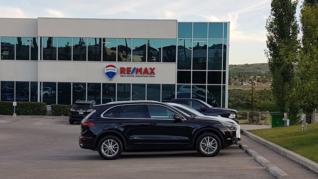 Devang Joshi, Real Estate Agent Calgary, RE/MAX REALTOR® | 110 Country Hills Landing Northwest, Calgary, AB Unit, # 101, Calgary, AB T3K 5P3, Canada | Phone: (403) 401-9060