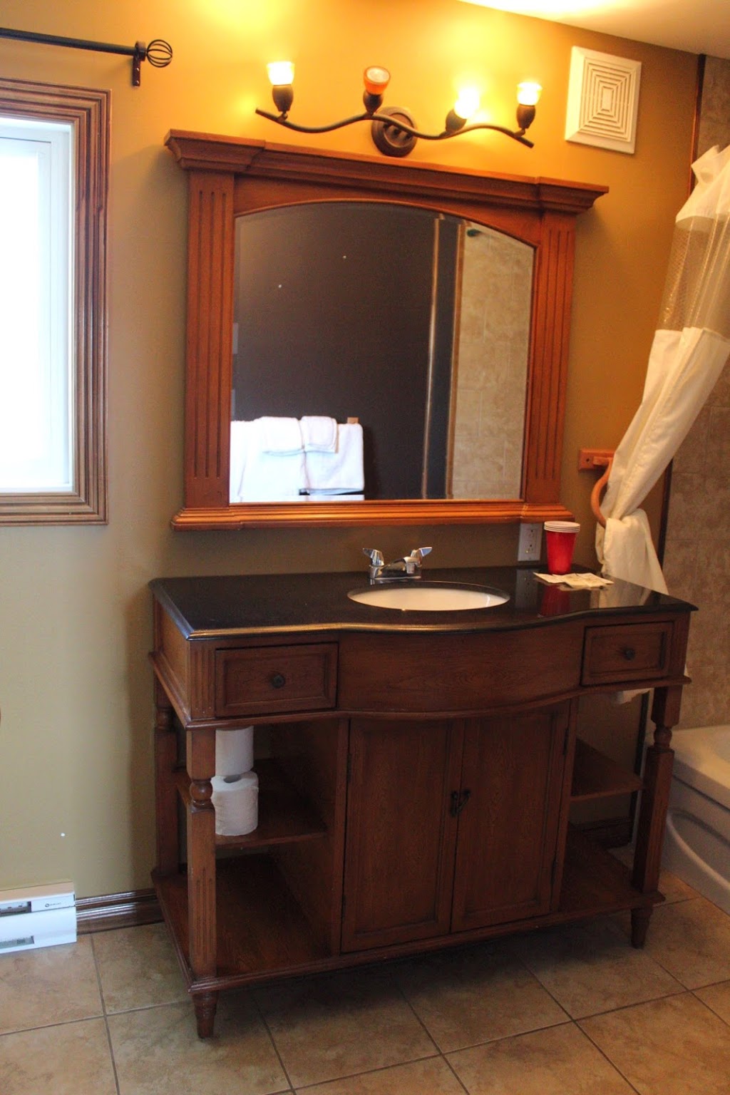 Motel Central | 149 Rue Principale S, Maniwaki, QC J9E 1Z8, Canada | Phone: (819) 306-1117