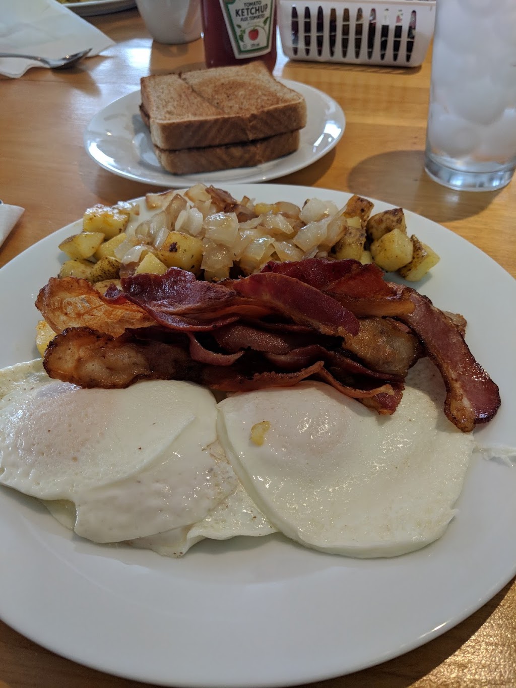Grannies Restaurant | 279 Sidney St, Trenton, ON K8V 2T6, Canada | Phone: (613) 955-0446