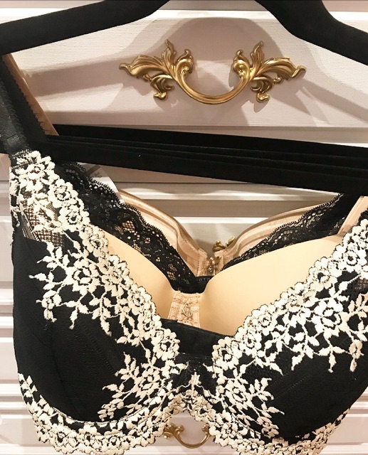 Jolie Bras and Lingerie | 69 Dickson St, Cambridge, ON N1R 7A5, Canada | Phone: (519) 721-9688