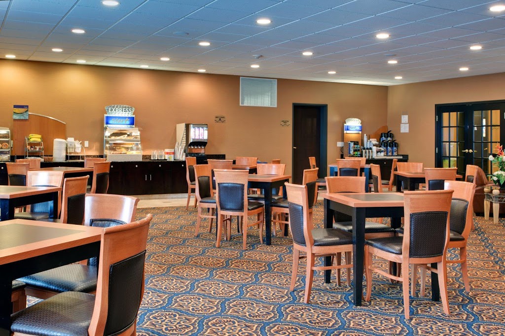 Holiday Inn Express & Suites Airport-Calgary | 45 Hopewell Way NE, Calgary, AB T3J 4V7, Canada | Phone: (403) 769-1888
