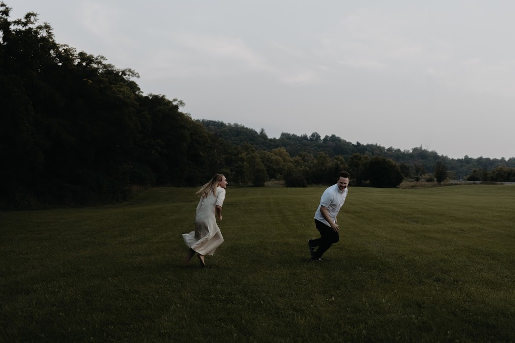 Brianne Daigle Photography | 2392 20 Side Rd, Campbellville, ON L0P 1B0, Canada | Phone: (289) 689-5625