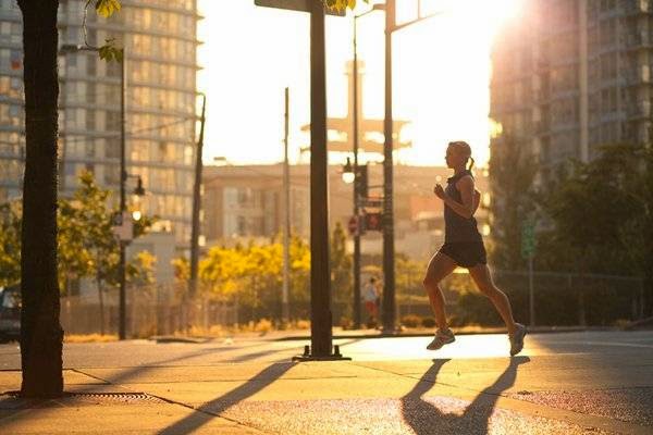 lululemon | 153 Cumberland St, Toronto, ON M5R 1A2, Canada | Phone: (416) 964-9544