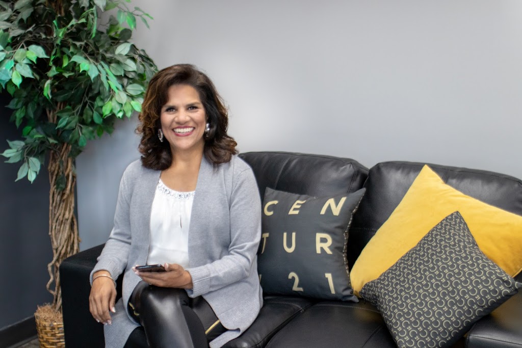 Mayra Dubon / C21 Advanced Realty | 1415 Henderson Hwy, Winnipeg, MB R2G 1N3, Canada | Phone: (204) 290-7590