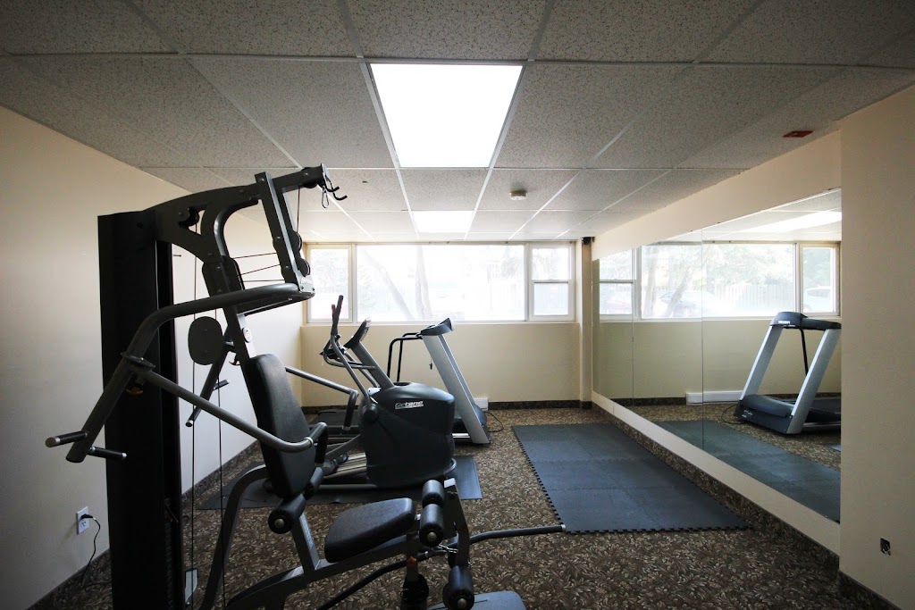 Adams Airport Inn | 2721 Bank St, Gloucester, ON K1T 1N1, Canada | Phone: (613) 738-3838