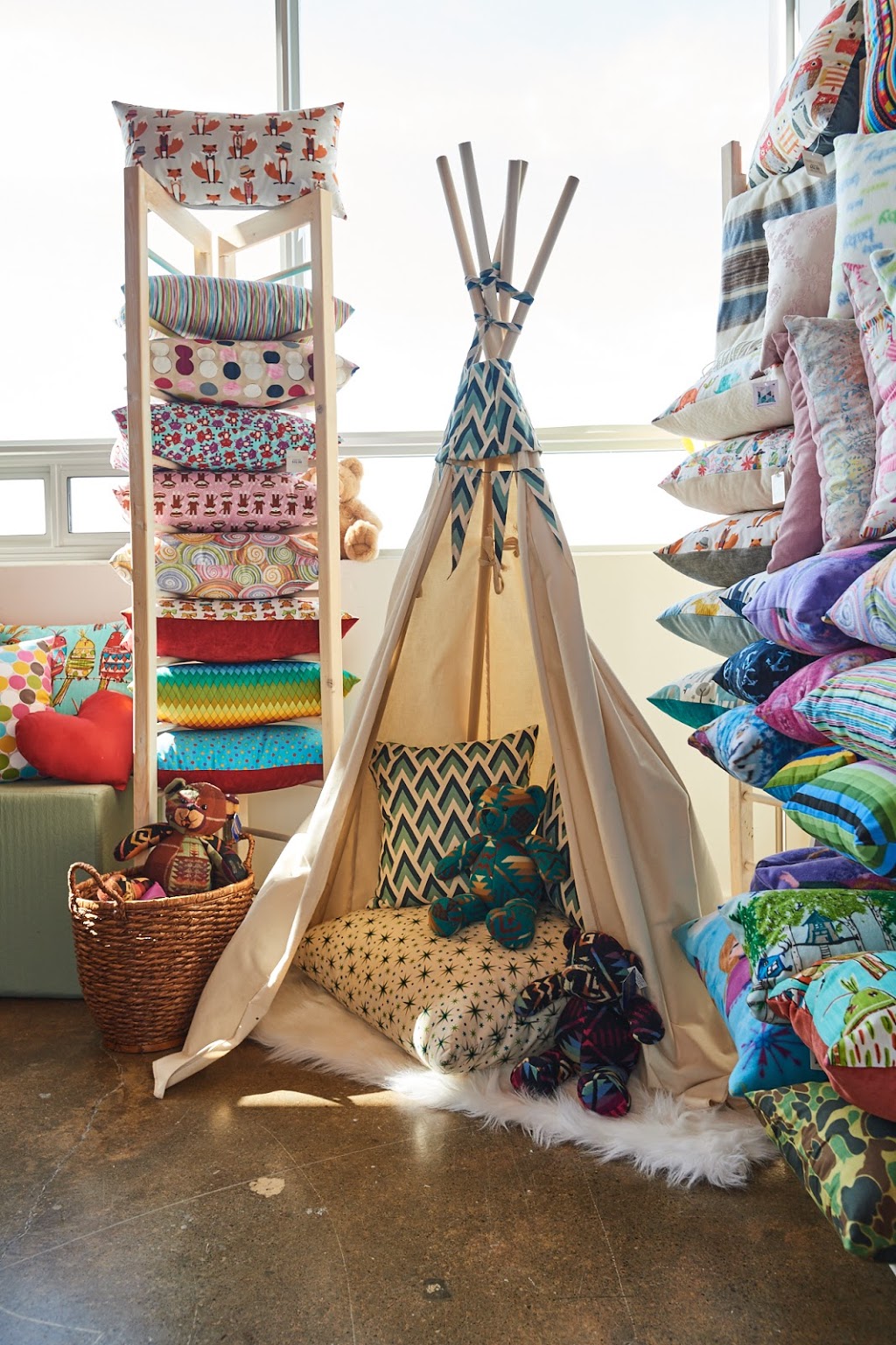 The Pillow Shoppe | 1400 Castlefield Ave #4, York, ON M6B 4N4, Canada | Phone: (647) 454-7456