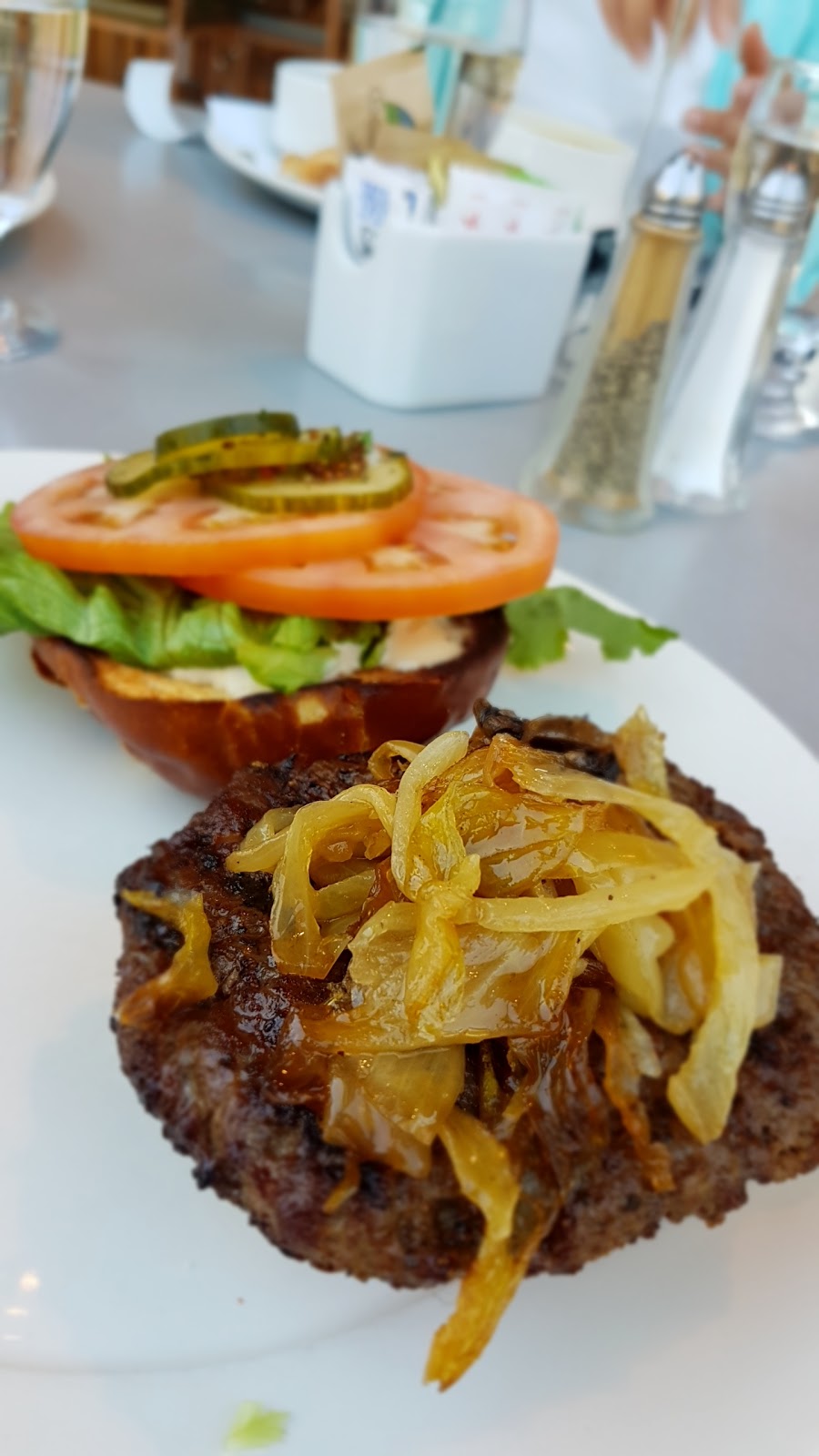 Park Cafe | 330 Assiniboine Park Dr, Winnipeg, MB R3P 2N7, Canada | Phone: (204) 927-6080