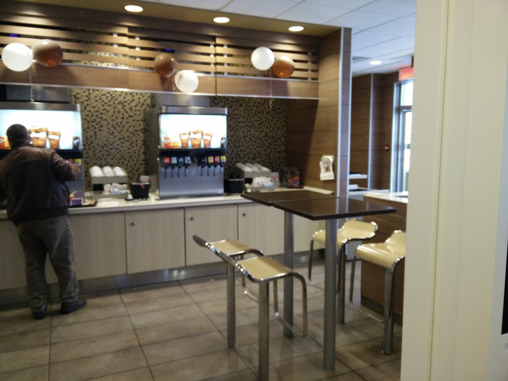 McDonalds | 1825 Route des Rivières, Saint-Nicolas, QC G7A 1C8, Canada | Phone: (418) 831-0110