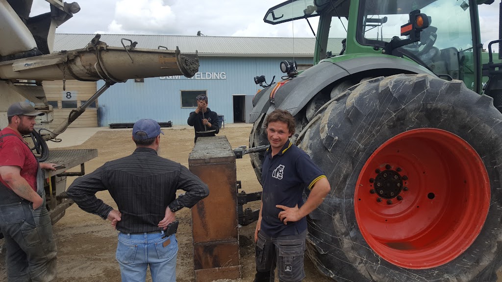 D & M - Landscape & Rental Depot | 5642 Wolf Creek Dr, Lacombe, AB T4L 1W7, Canada | Phone: (403) 782-1083