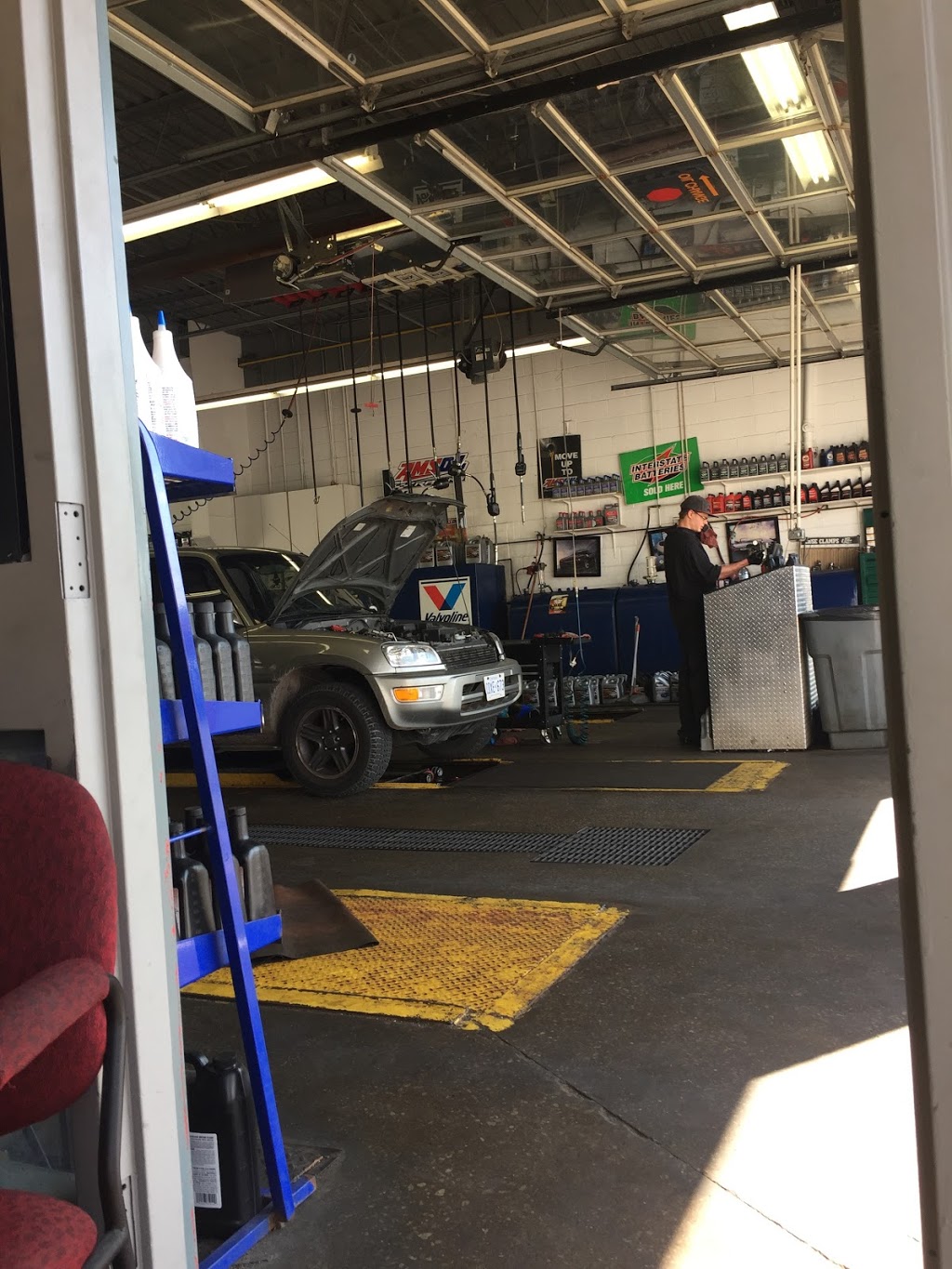Quik Oil Change | 260 Speers Rd, Oakville, ON L6K 2E9, Canada | Phone: (905) 849-5554